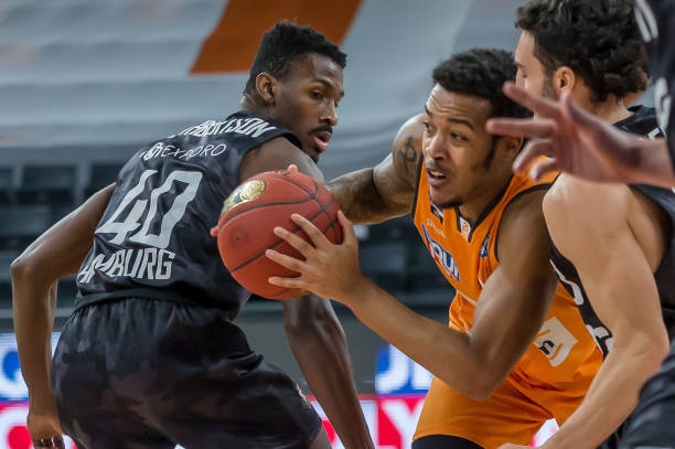 通过严密的 通过严密的